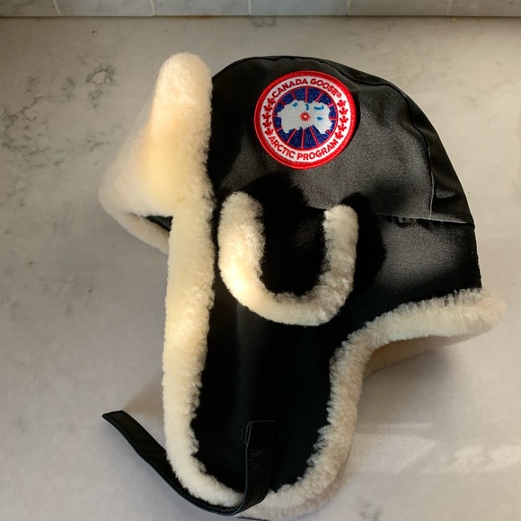 Canada Goose authentic shearling aviator hat - Picture 1 of 8